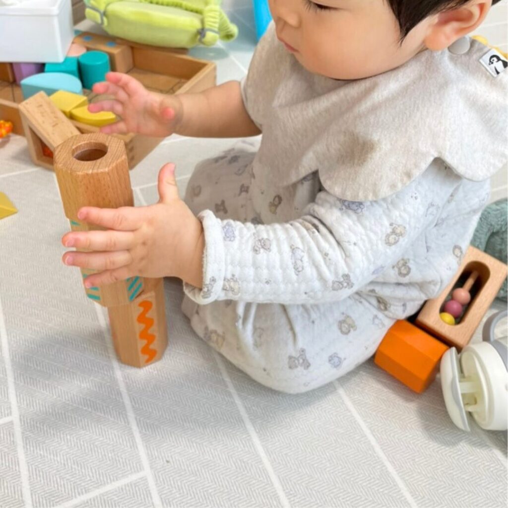 音いっぱいつみきを積む画像